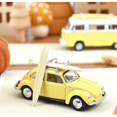 1:43 VW BEETLE 1303 1973 AMARILLO PASTEL CON SURF JET-CAR